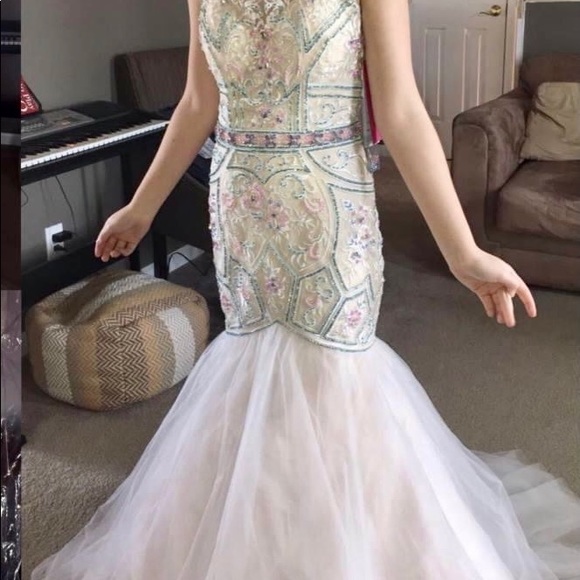 ellie wilde Dresses & Skirts - Ellie Wilde Size 2 Gorgeous Beaded Prom Gown